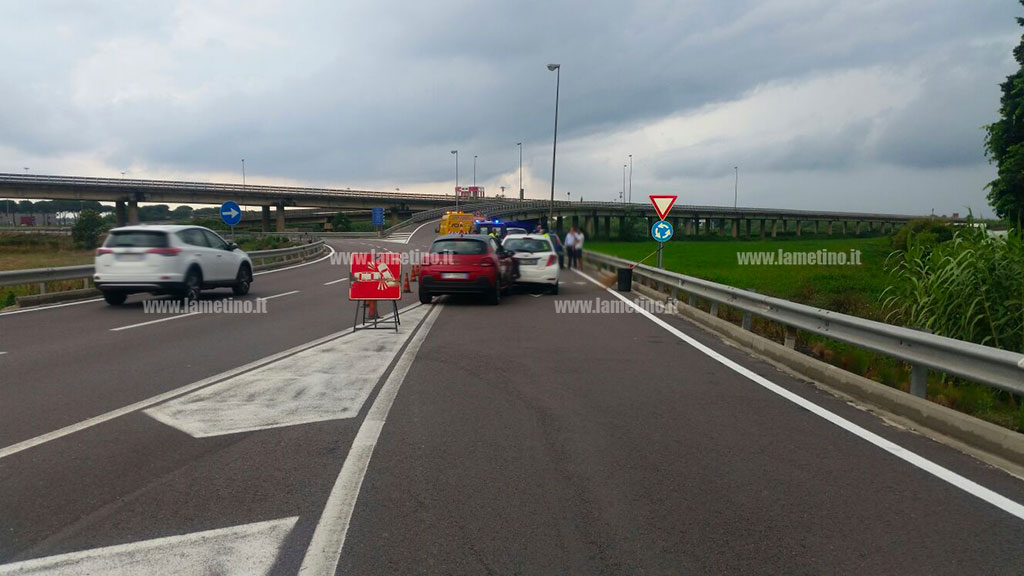 Lamezia: scontro tra due auto nei pressi aeroporto, un ferito