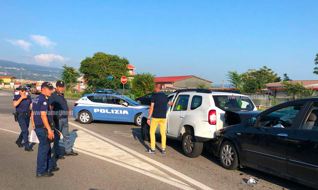 Lamezia, tamponamento tra due auto e bus in via delle Terme: feriti