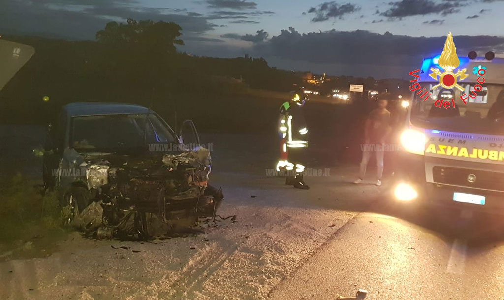 Incidente all'alba sulla SS 106 a Sellia Marina, due feriti