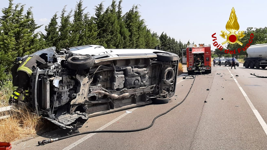 Incidente sulla ss 106 a Simeri mare, due feriti