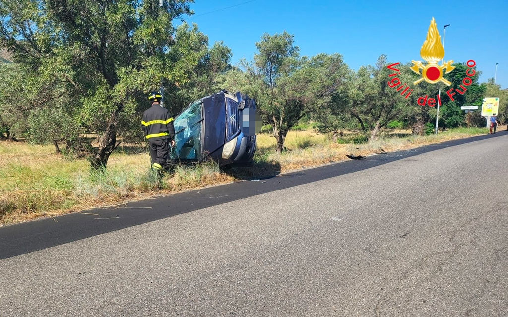 Scontro tra due auto a Squillace Lido, ferite 3 ragazze