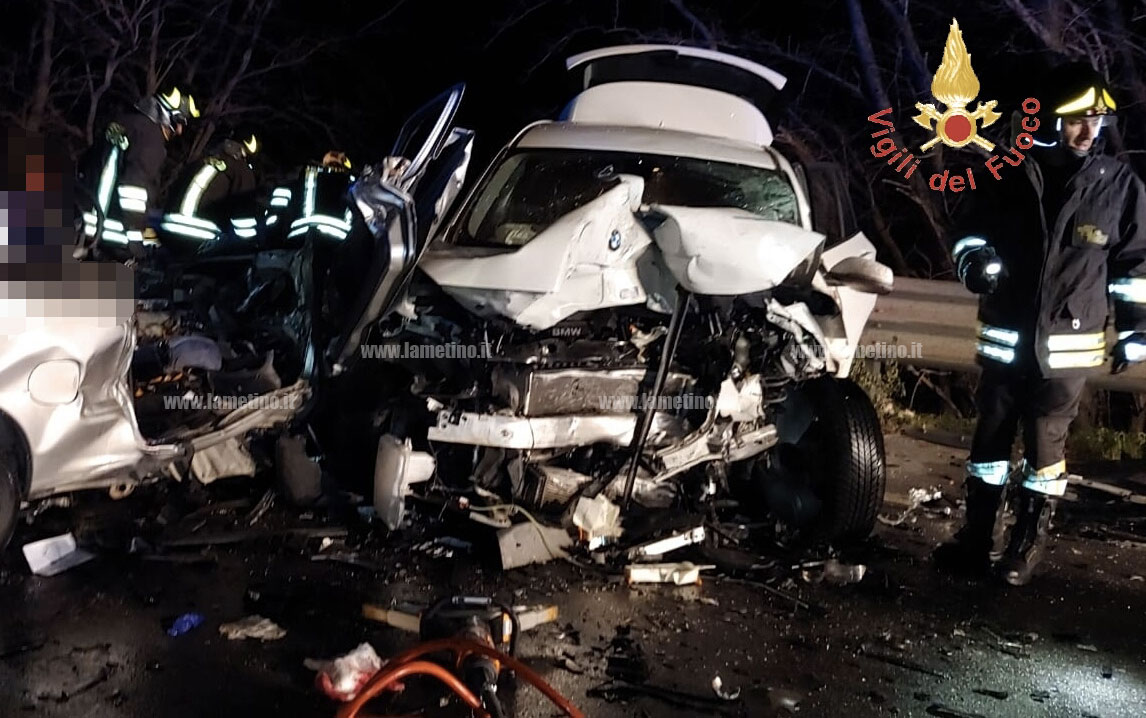 Altro tragico scontro sulle strade calabresi: due giovani muoiono su SS 106 nel catanzarese