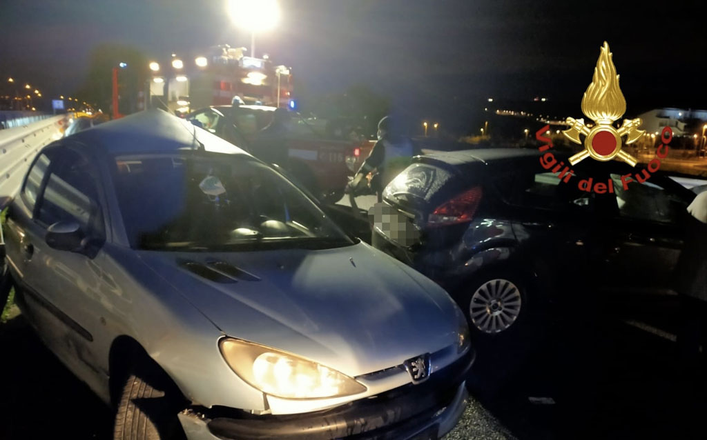 Scontro tra auto sulla SS280 in prossimità della Cittadella Regionale, feriti