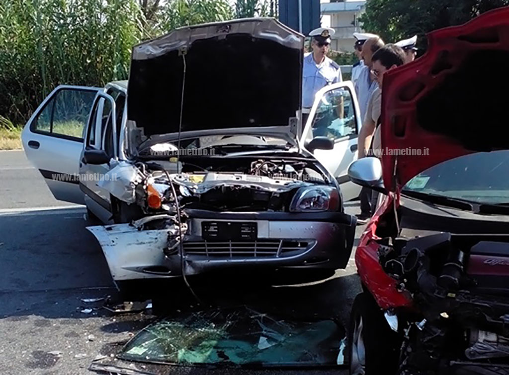 Lamezia: incidente stradale alla Marinella, muore anziana e 5 feriti