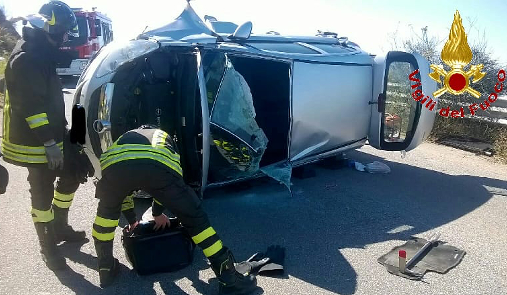 Incidente stradale nel vibonese, intervento dei Vigili del Fuoco 