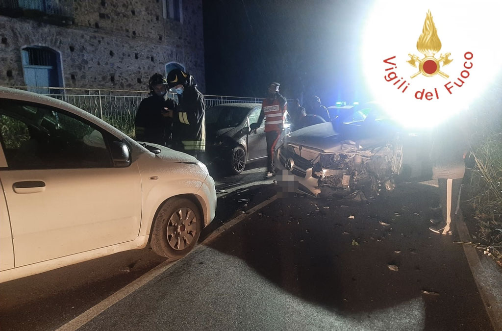 Scontro tra auto vicino svincolo A2 Pizzo, una ferita