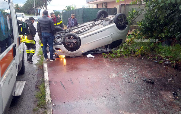 Lamezia: ancora un incidente in curva di via dei Bizantini