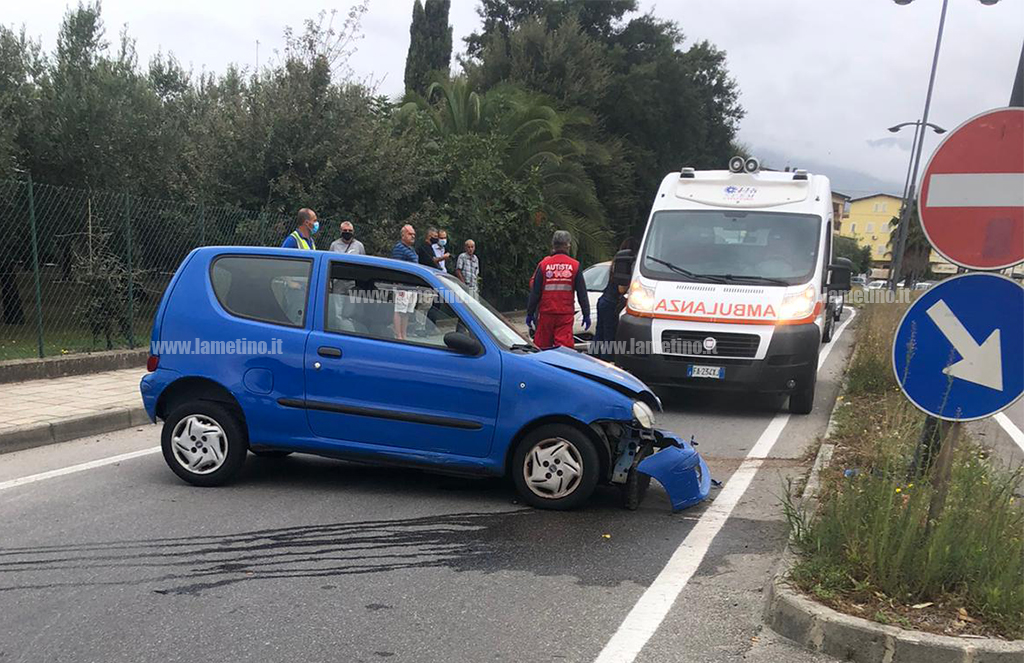 Lamezia, perde controllo auto su Via del Progresso: un ferito e disagi al traffico