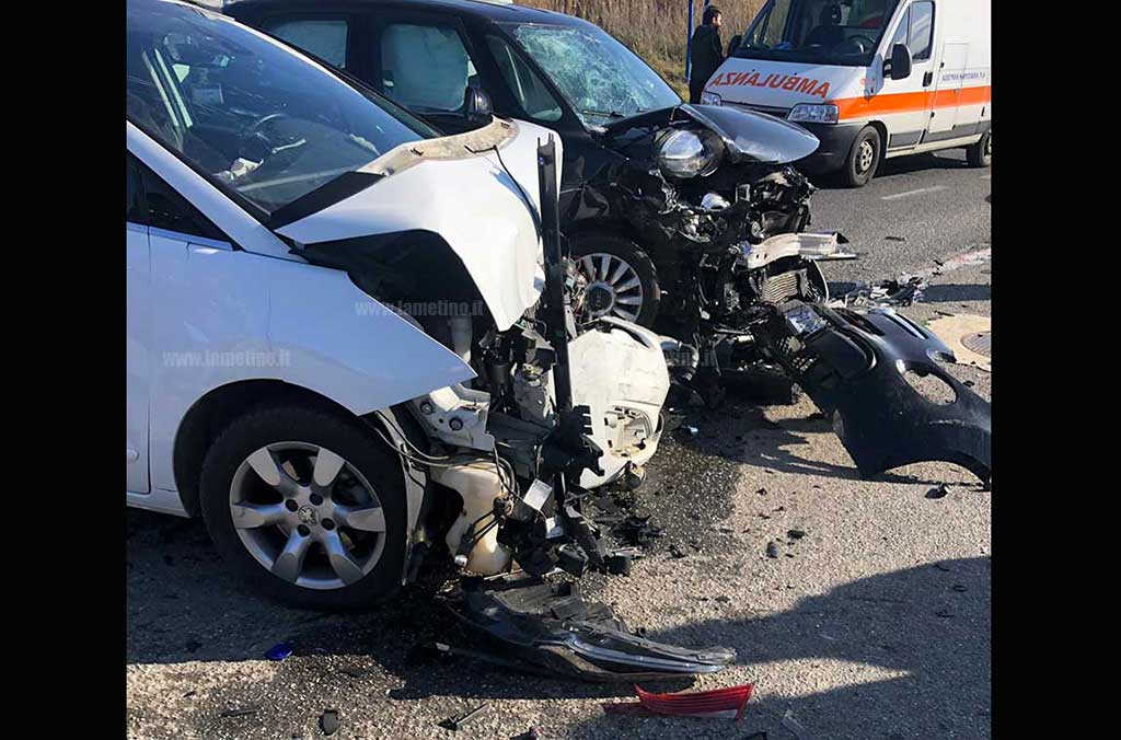 Lamezia, incidente su via del Progresso: tre auto coinvolte e sei feriti 