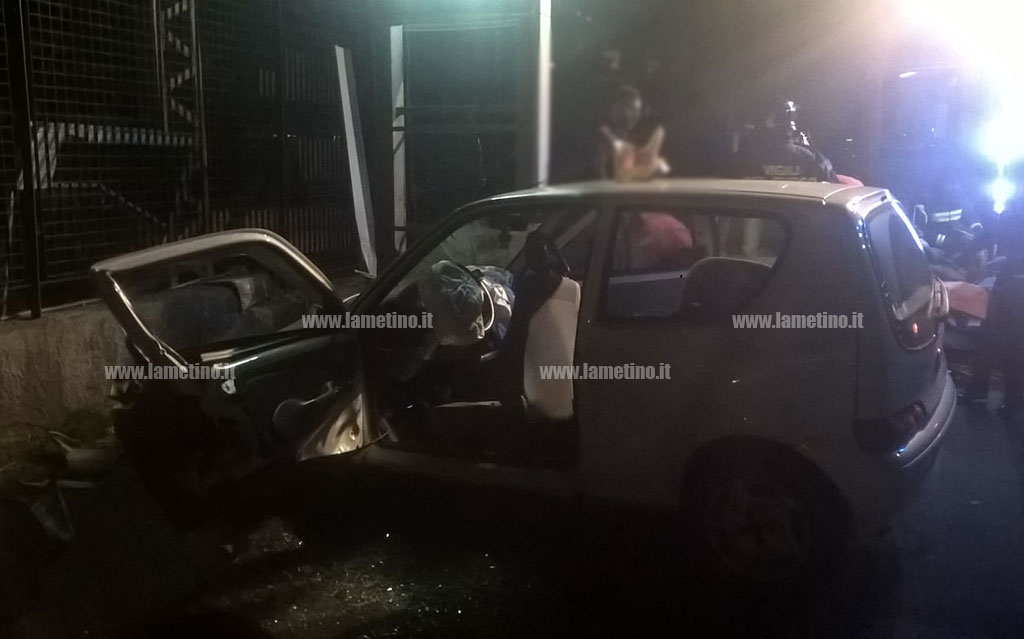 Lamezia: donna grave dopo incidente su rettifilo Bagni, sarebbe stata un’altra auto a tagliarle la strada