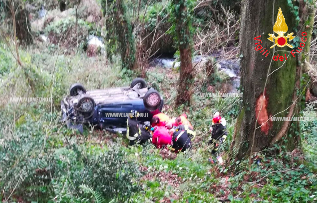 Finisce con l'auto in una scarpata a Feroleto, ferito trasportato con elisoccorso in ospedale
