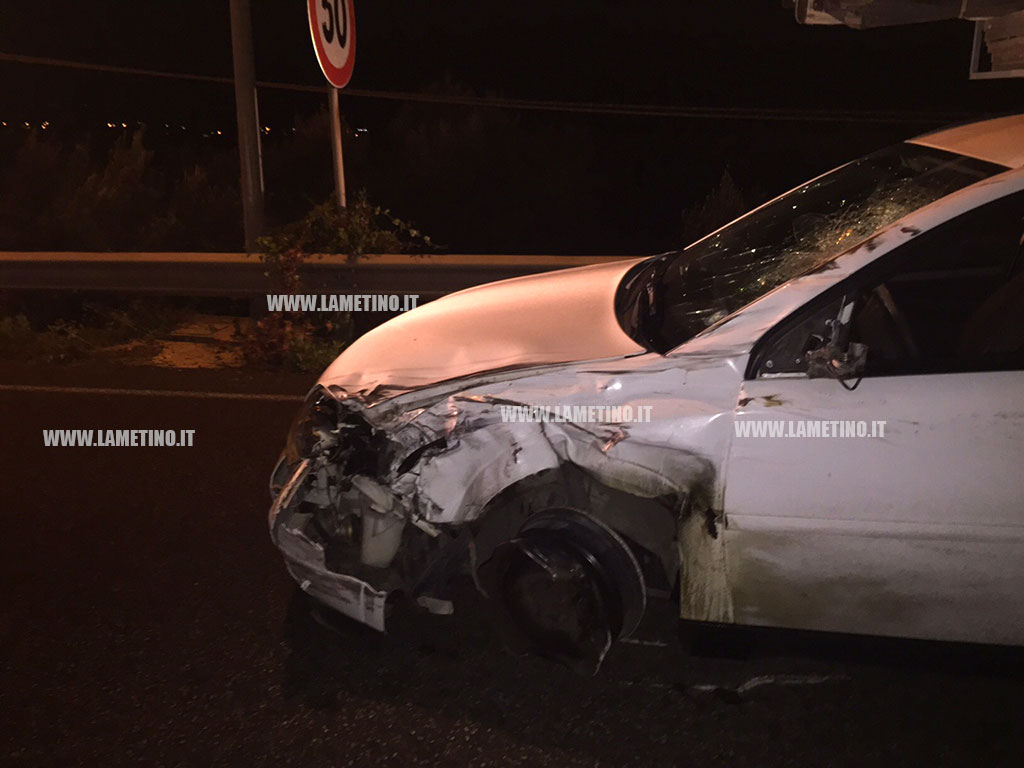 Lamezia: incidente via Cappelli, auto avrebbe invaso corsia opposta