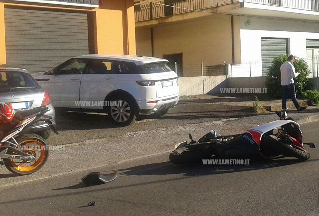 Lamezia: incidente tra auto e moto su via Marconi, un ferito