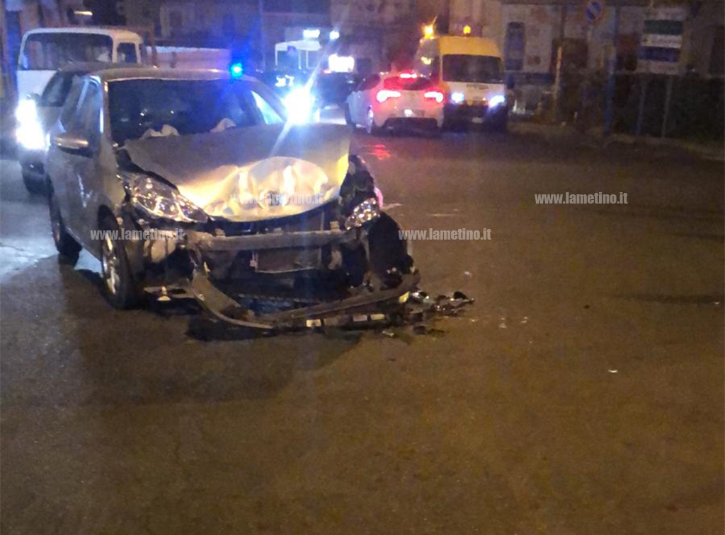 Lamezia, incidente tra via Salvatore Miceli e via Aldo Moro: feriti 