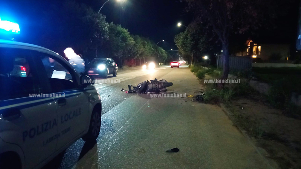 Lamezia, perde il controllo della moto su via Perugini: un ferito 