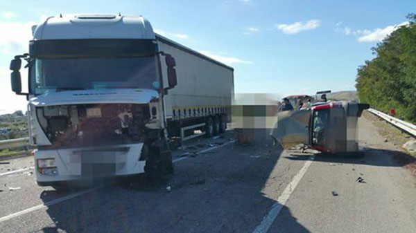 Calabria: ennesimo incidente sulla SS 106 nel Crotonese, un morto