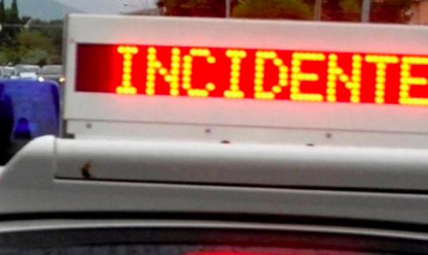 Incidente stradale a Gizzeria, coinvolte due auto: tre feriti 