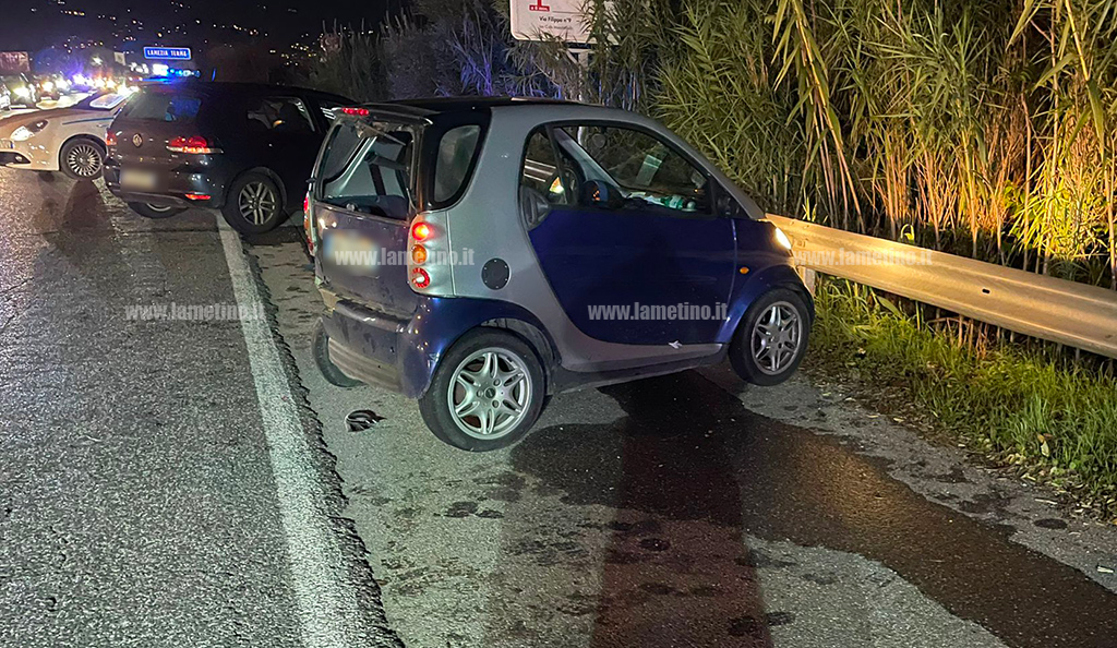 Lamezia, scontro fra due auto su via del Progresso: feriti