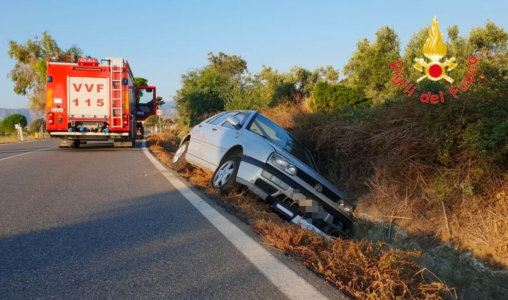 Auto perde il controllo e finisce in canale, ferito conducente a Vallo di Borgia