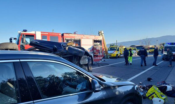 Incidente stradale sulla statale 106 nel Cosentino, un morto e 5 feriti 