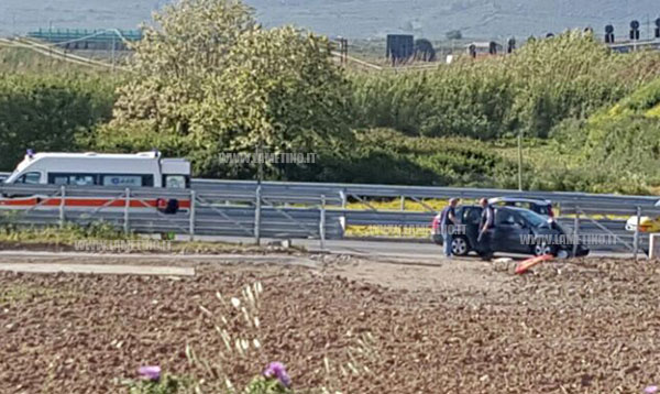 Incidente a svincolo A3 Lamezia, auto finisce contro guard rail