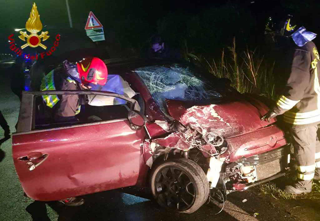 Incidente stradale sulla SS106 a Riace, feriti due giovani