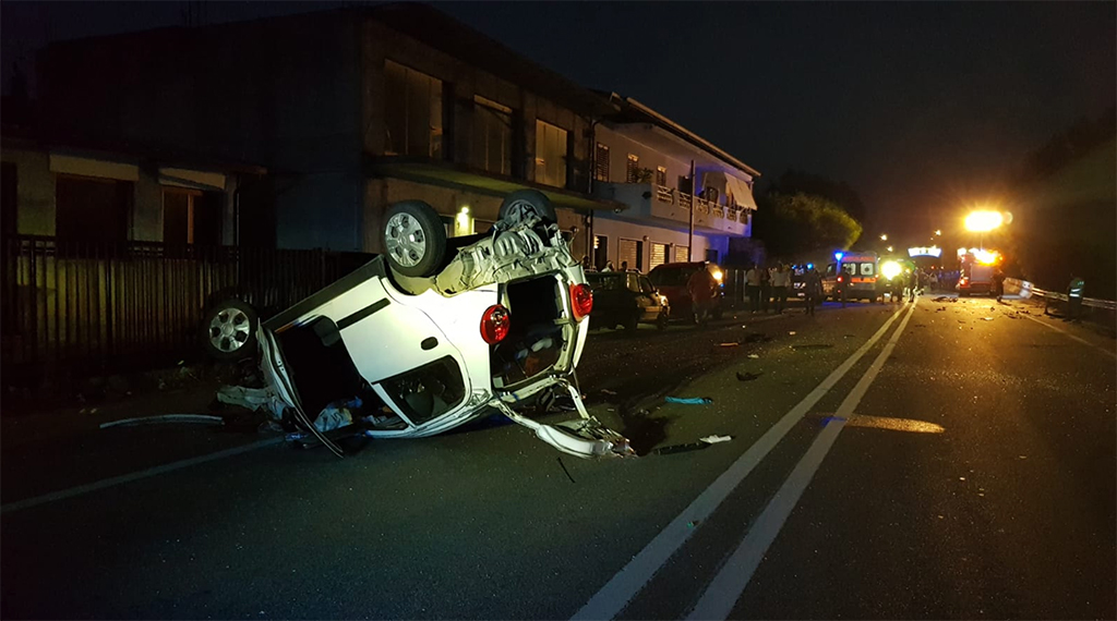 Incidente stradale nel reggino, due auto coinvolte: 24enne perde la vita