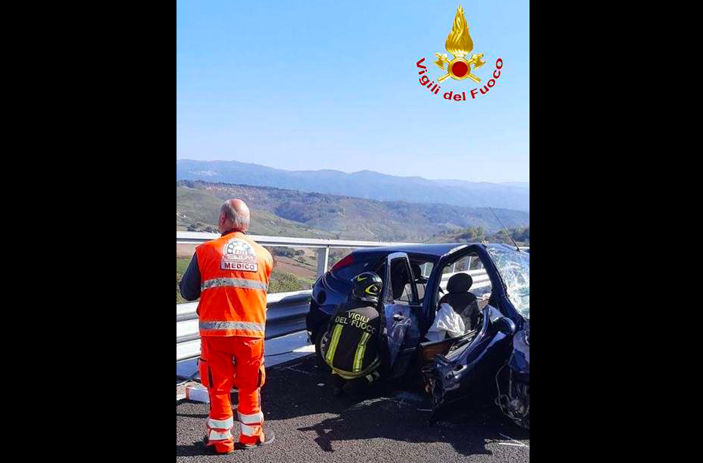 Incidente sulla A2 nel Vibonese, feriti e disagi al traffico 