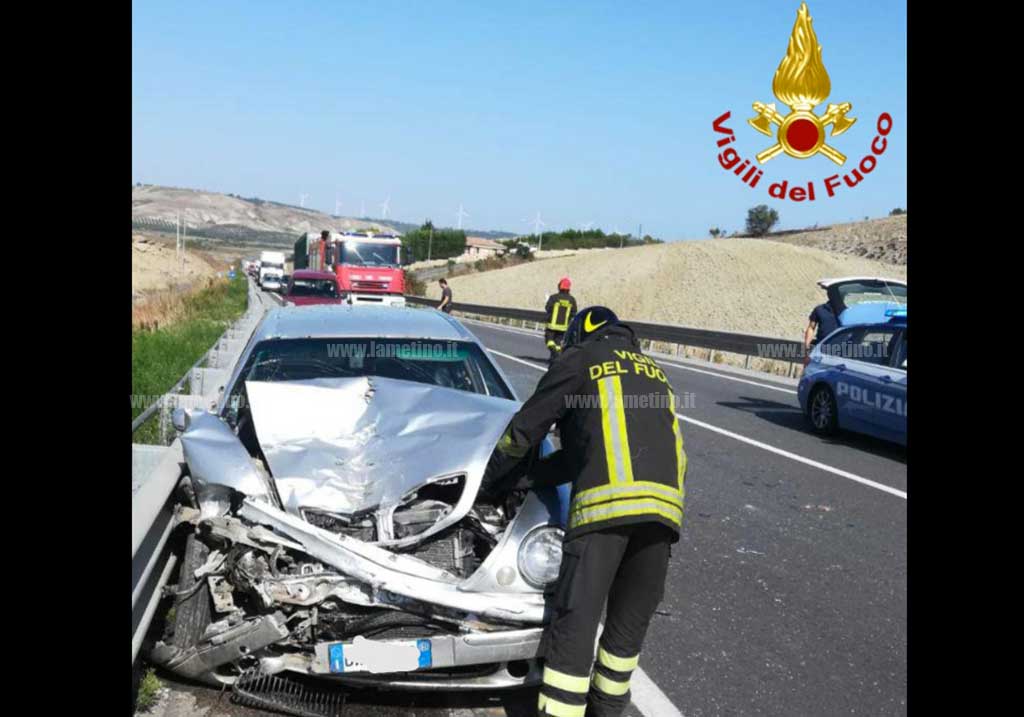 Incidente stradale sulla SS 106 nel crotonese, feriti 