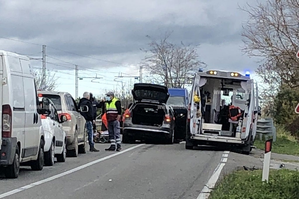 Incidente stradale sulla Ss 18 a Gizzeria, un ferito e disagi al traffico