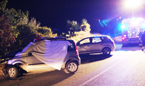 Scontro tra auto nel reggino: muore donna 39enne, tre feriti