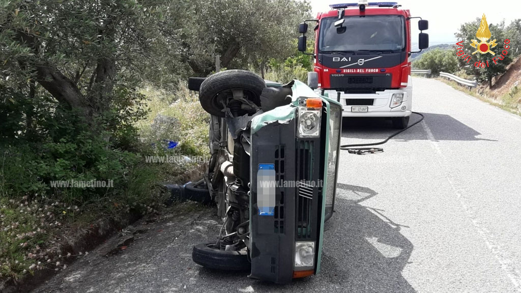 Auto si ribalta nel catanzarese, ferita una coppia