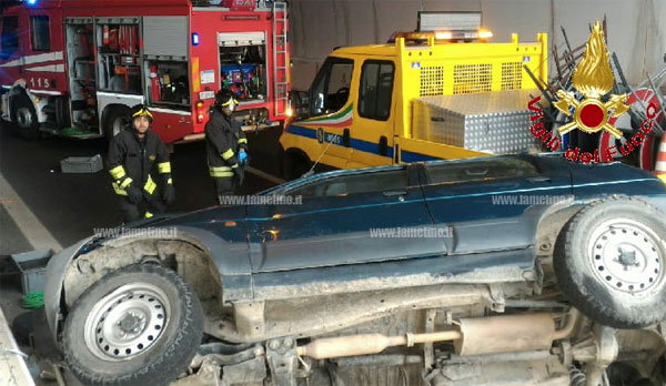 Incidente su A2 nel vibonese: auto si ribalta in galleria, un morto