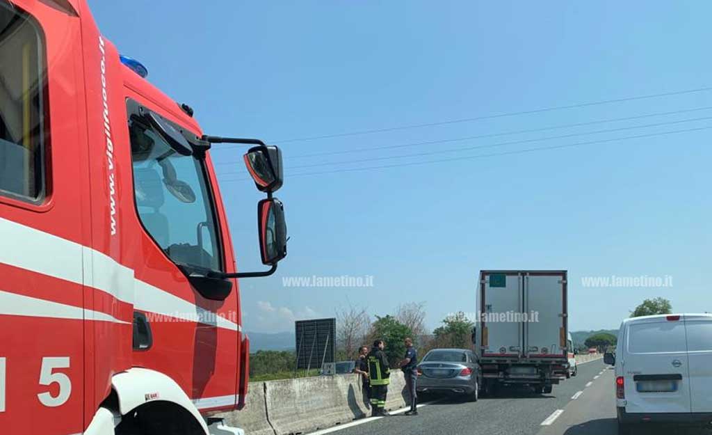 Lamezia, incidente tra auto e camion sulla ss 280: disagi alla viabilità