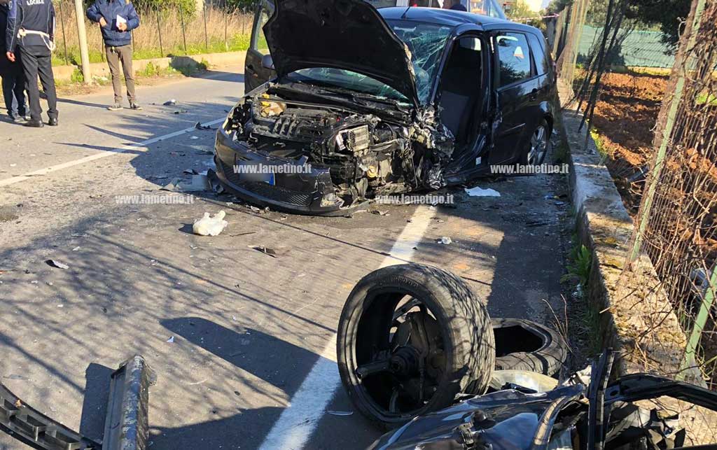 Lamezia, scontro tra due auto in via Martiri di Nassiriya: feriti