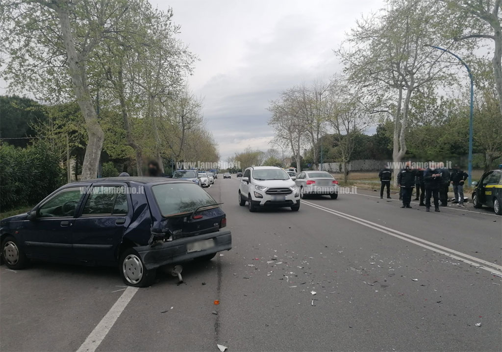 Lamezia, incidente fra 3 auto in via Perugini: coinvolta anche Gdf, feriti