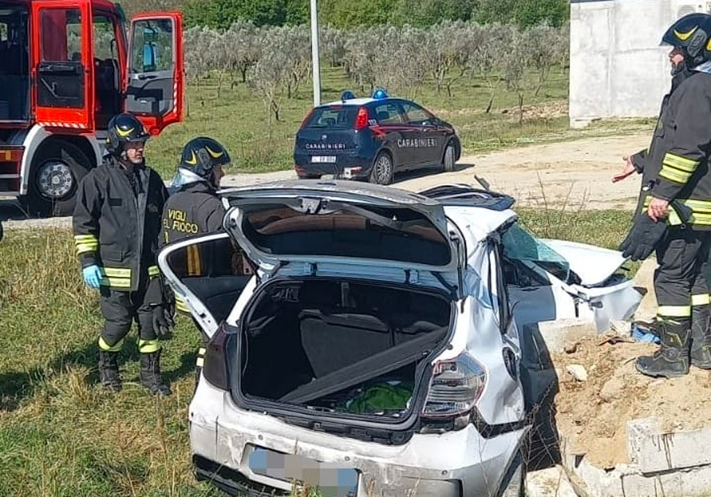 Perde il controllo e finisce fuori strada a San Floro, ferite mamma e figlia di pochi mesi