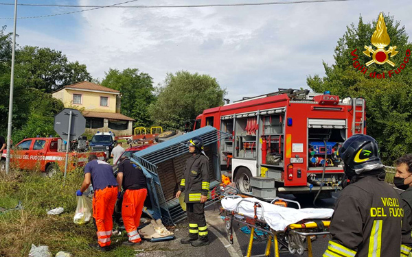 Scontro tra auto e motoape su ss 18 a Ionadi: interviene elisoccorso