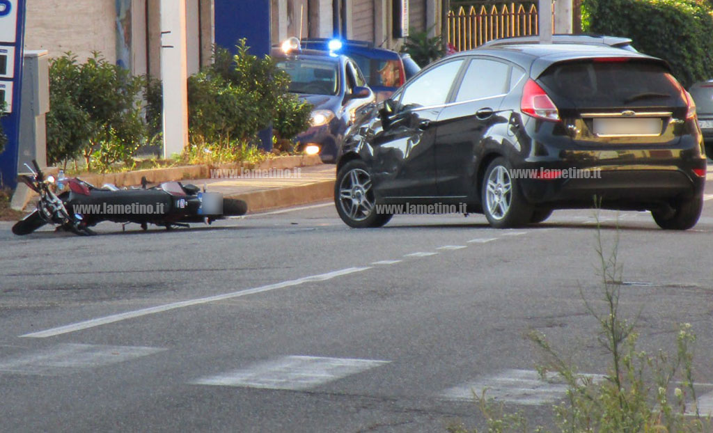 Lamezia, incidente in via Miceli: centauro ferito lievemente 