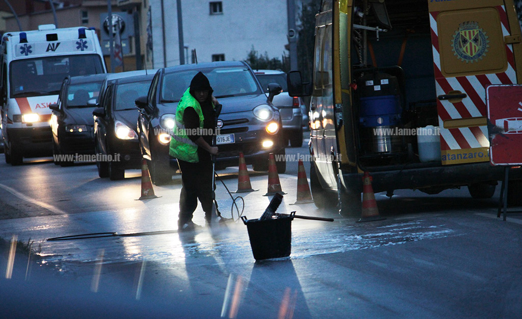 Lamezia: olio sull'asfalto, tamponamento tra due auto in via Marconi