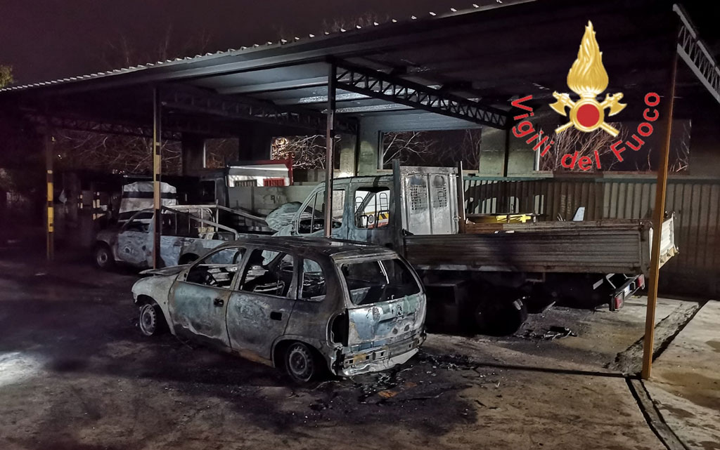 In fiamme 5 automezzi a Montauro, ipotesi dolo 