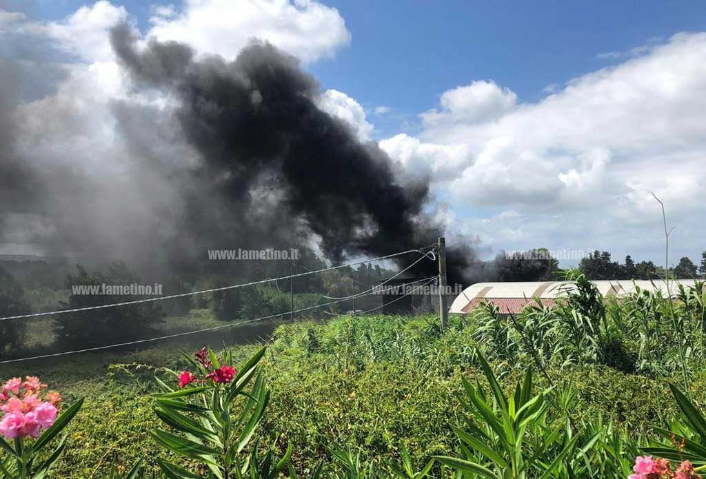 Lamezia, fumo nero invade la ss 280: intervengono vigili del fuoco