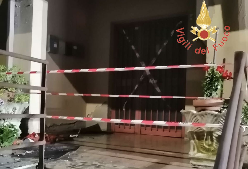 Incendio in appartamento palazzina a Miglierina, evacuate 6 famiglie
