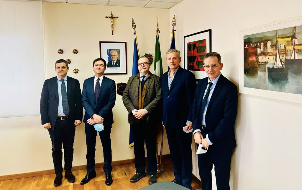 Incontro tra assessore Varì e Agostinelli: “Porto Gioia Tauro è priorità essenziale per Giunta regionale”