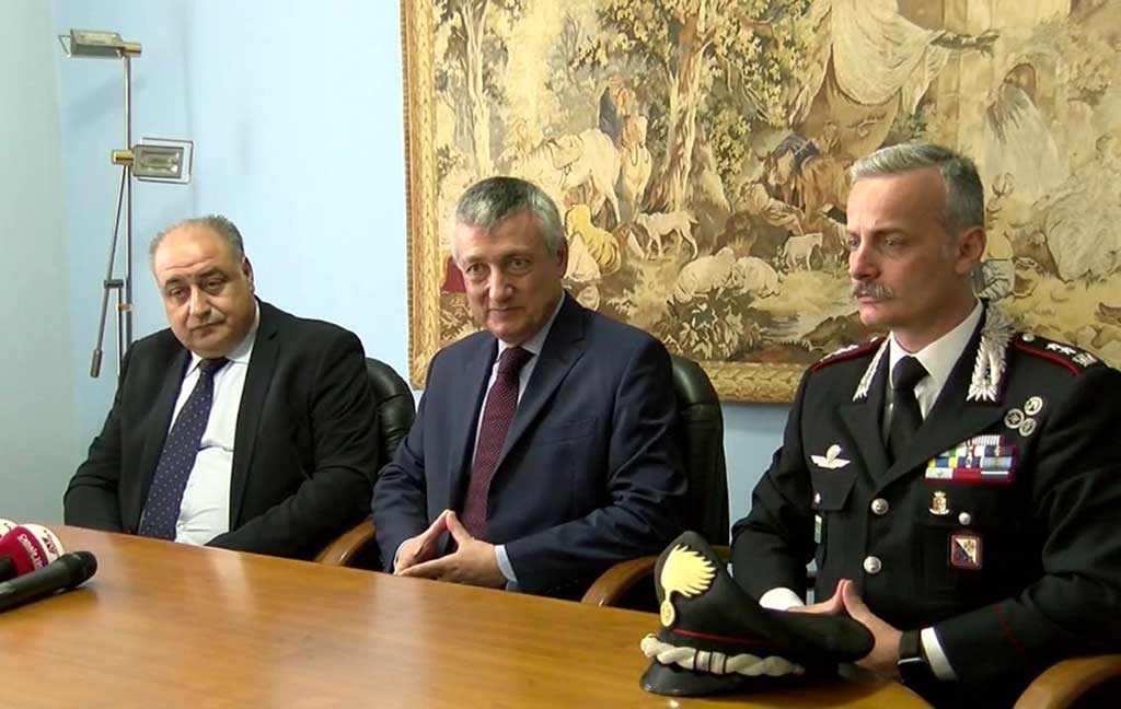 'Ndrangheta, fece arrestare estorsori: riapre negozio a Vibo