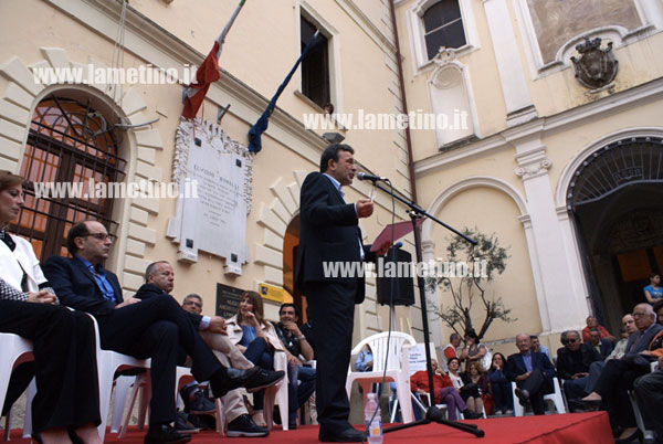 Lamezia, Sindaco incontra i cittadini:" Ho deciso di resistere per il bene della città"