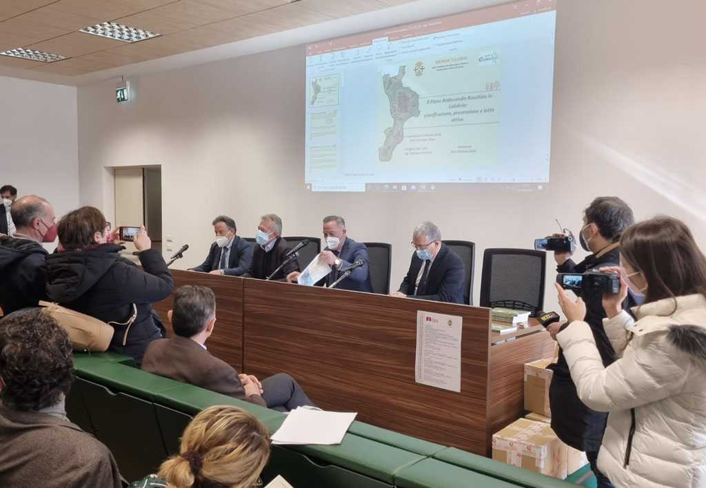 Piano antincendio 2022, Gallo: “Lavoriamo per tempo difendere enorme patrimonio naturalistico calabrese”