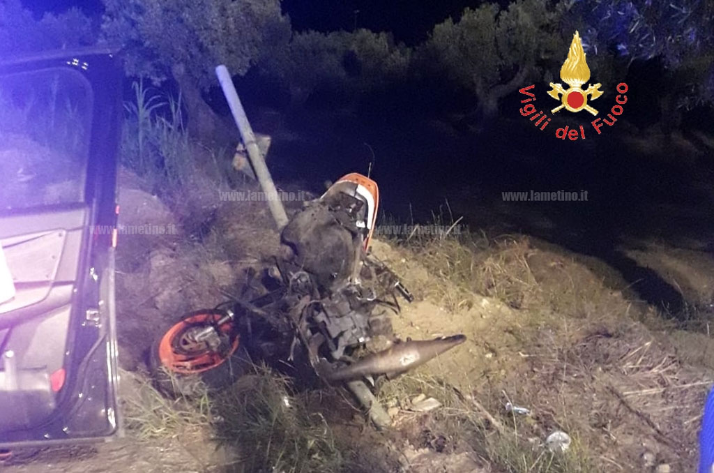 Due incidenti mortali nella notte sulla 106 nel catanzarese: a perdere la vita un 18enne e una donna travolta sulle strisce pedonali 