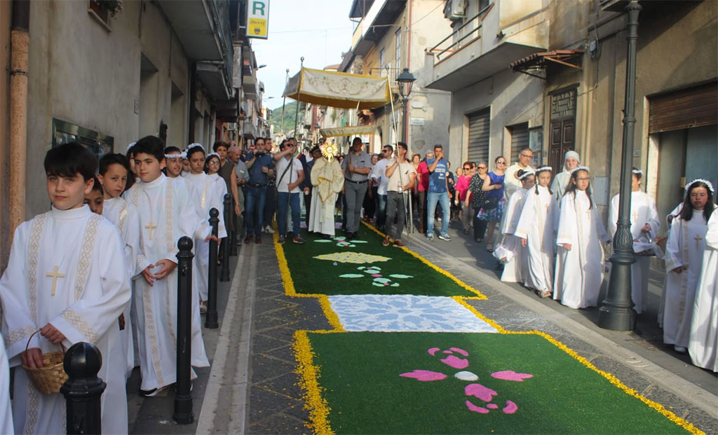 L’infiorata del Corpus Domini a San Pietro a Maida