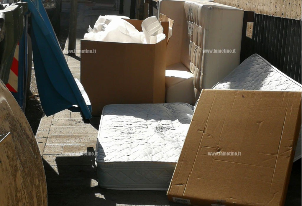 ingombranti_11092018rifuti_lamezia-729-1024-768-100_e864b.jpg